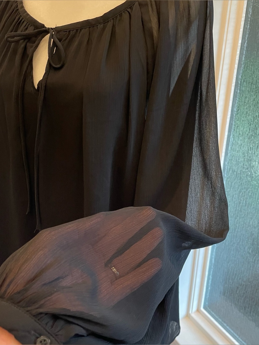 🌸Talbots Crepe Lined Tie-neck Tunic Flowy Blouse with Sheer Sleeves , size L - Picture 3 of 9
